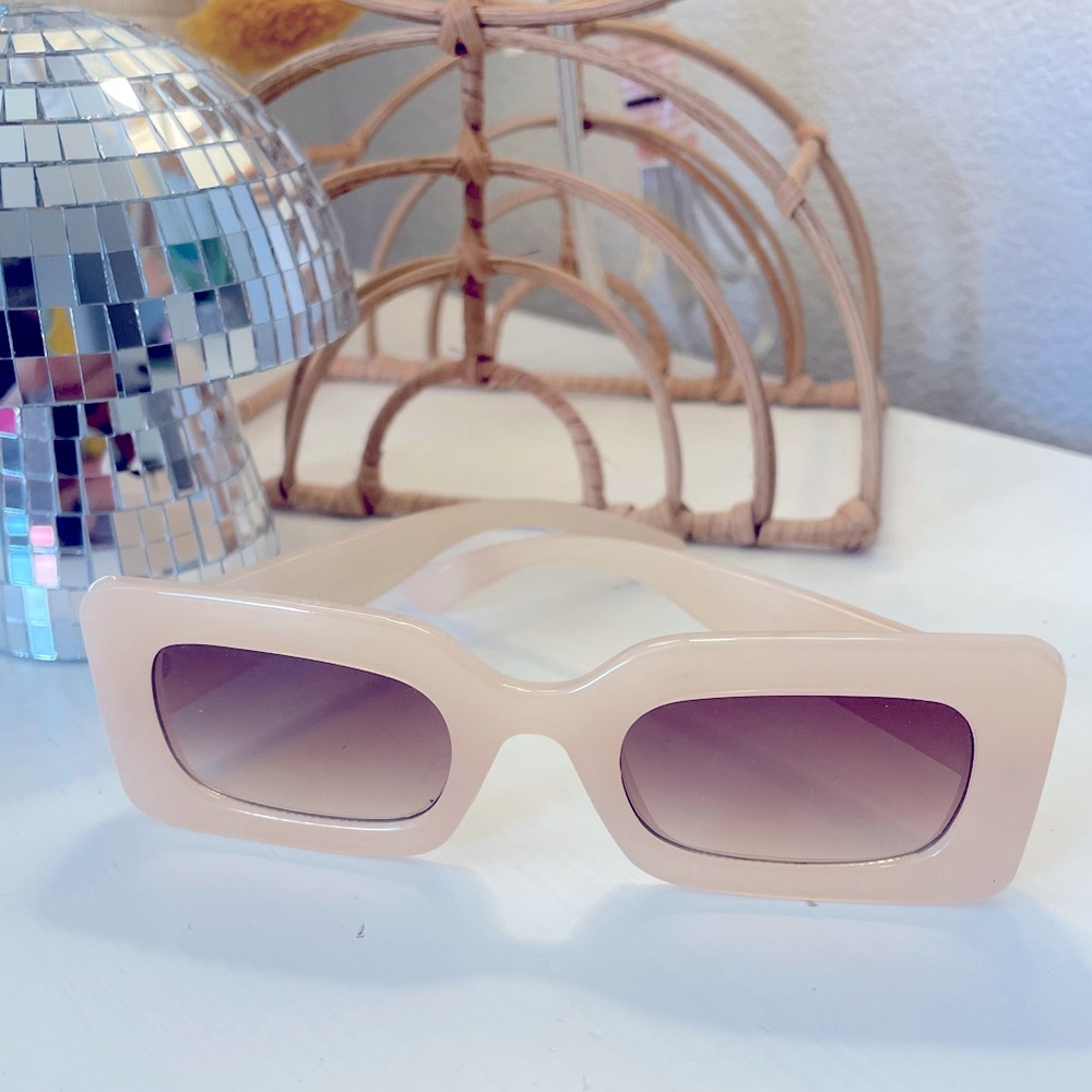 Statement Sunglasses with chunky temples 90s Vibe